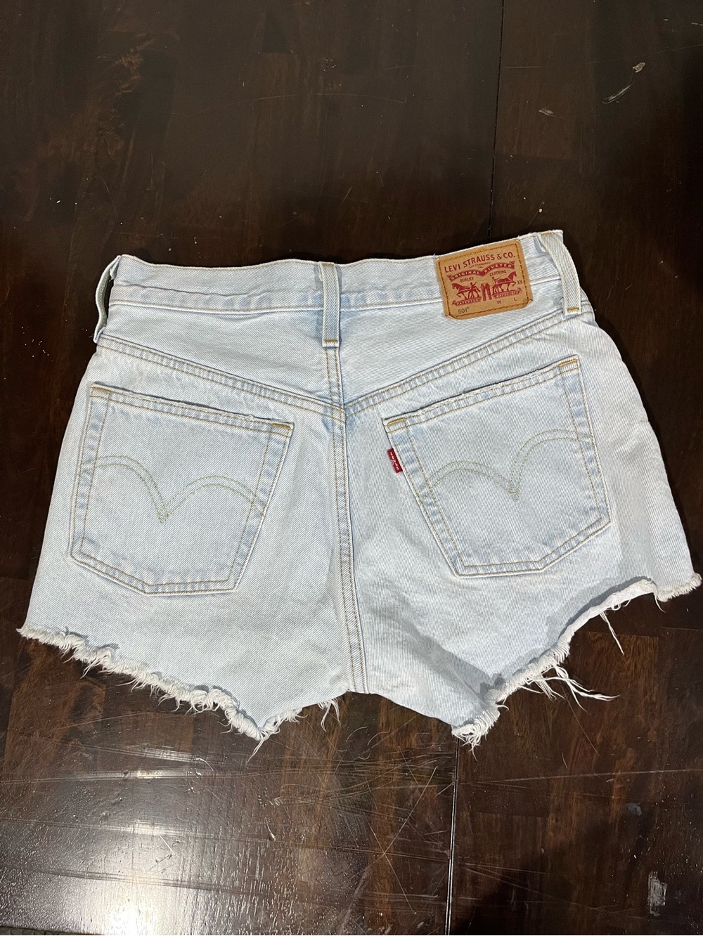 Levi’s 501 Light Wash Denim Frayed Hem Shorts, Sz 26 - Picture 3 of 7